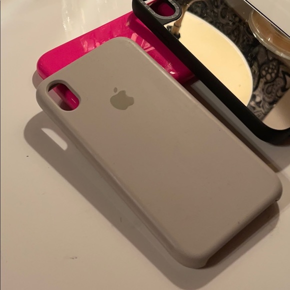 iPhone XR case(s) - Picture 4 of 6